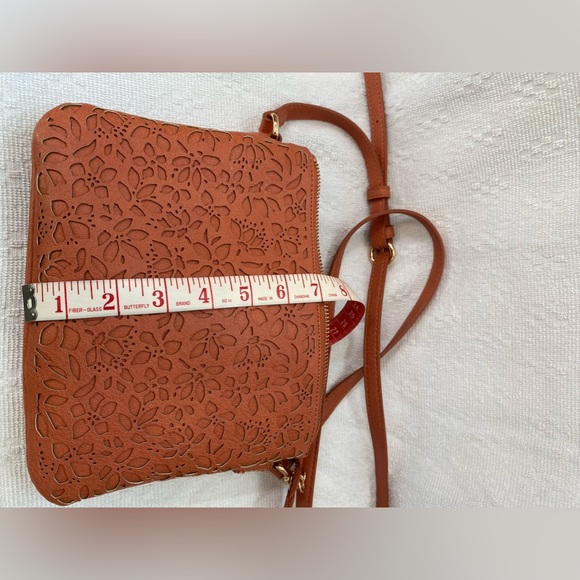 Lauren Conrad Coral/Orange Crossbody Bag - Picture 3 of 6